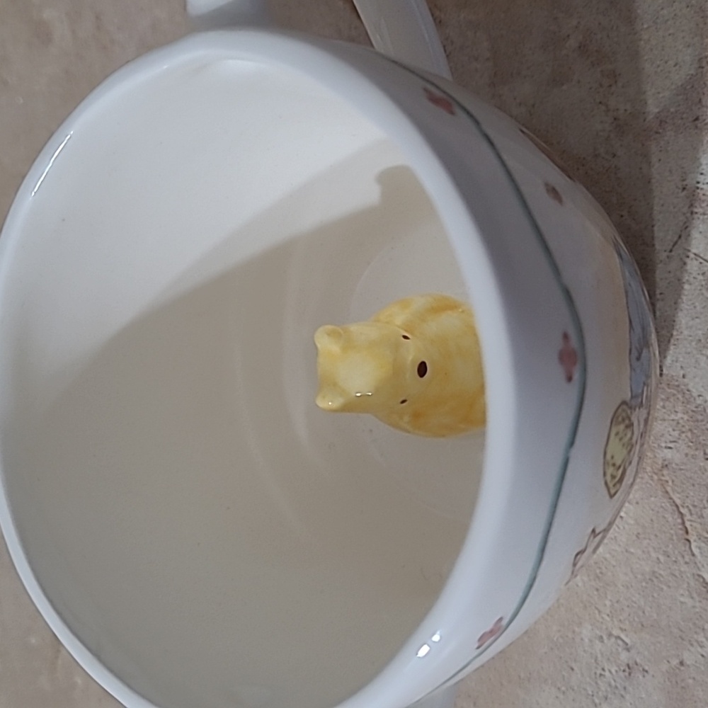 Classic Winnie the Pooh Child’s Mug – Hidden Pooh Inside – Boxed